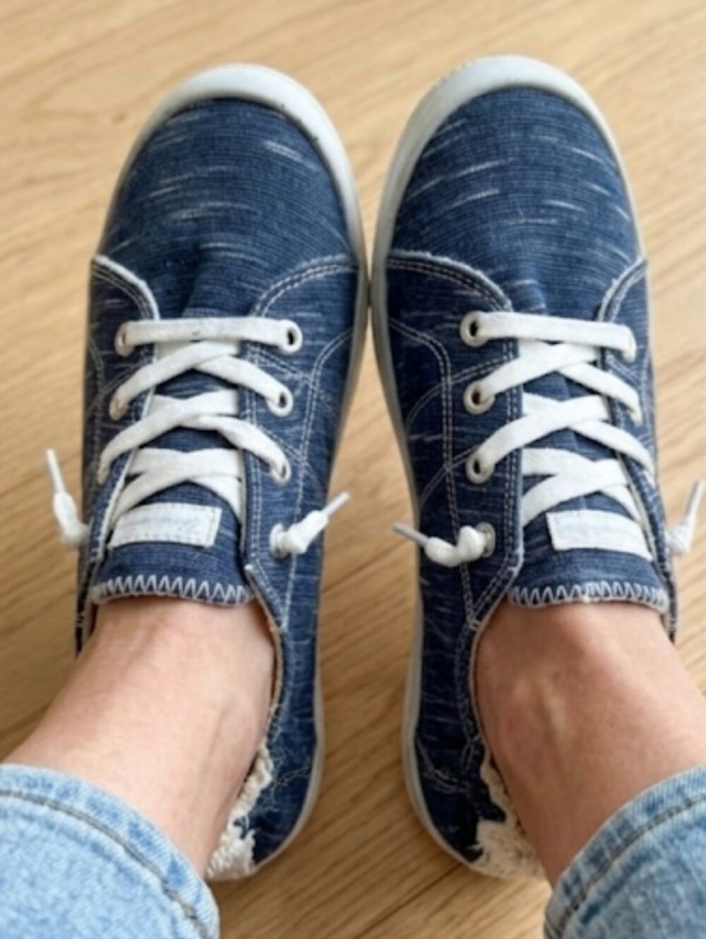 Tommy Bahama Blue Denim Canvas Slip On No-Tie Sneakers Size 9.5
